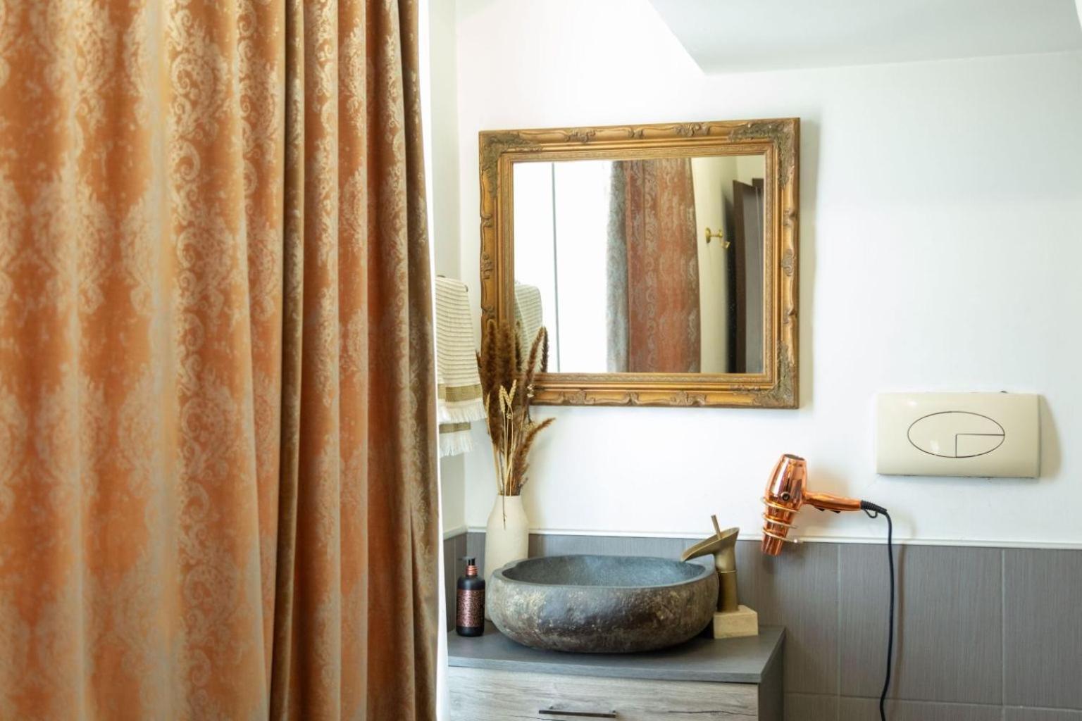 Femme Noir Luxury Spa Experience San Nicola La Strada Bagian luar foto