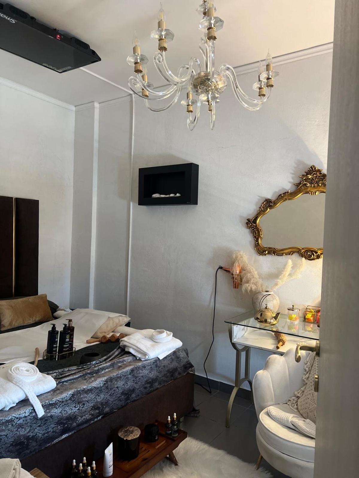 Femme Noir Luxury Spa Experience San Nicola La Strada Bagian luar foto