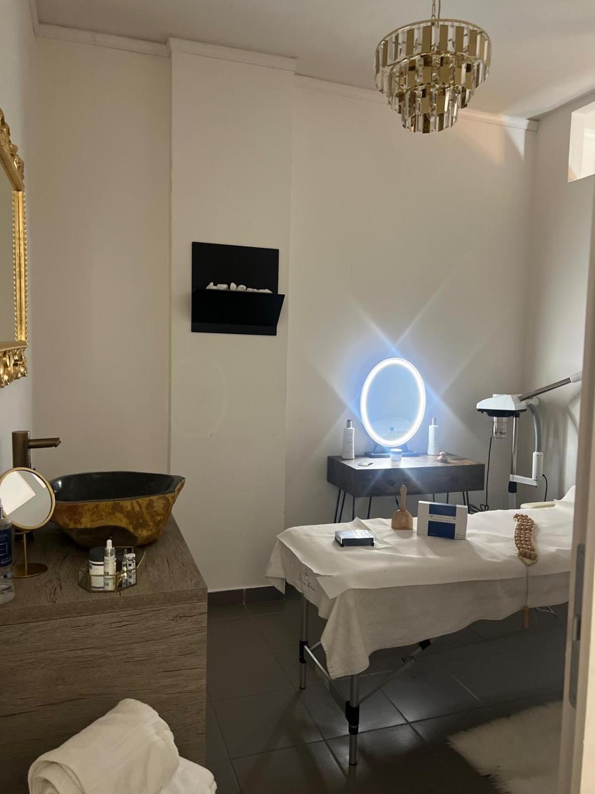 Femme Noir Luxury Spa Experience San Nicola La Strada Bagian luar foto