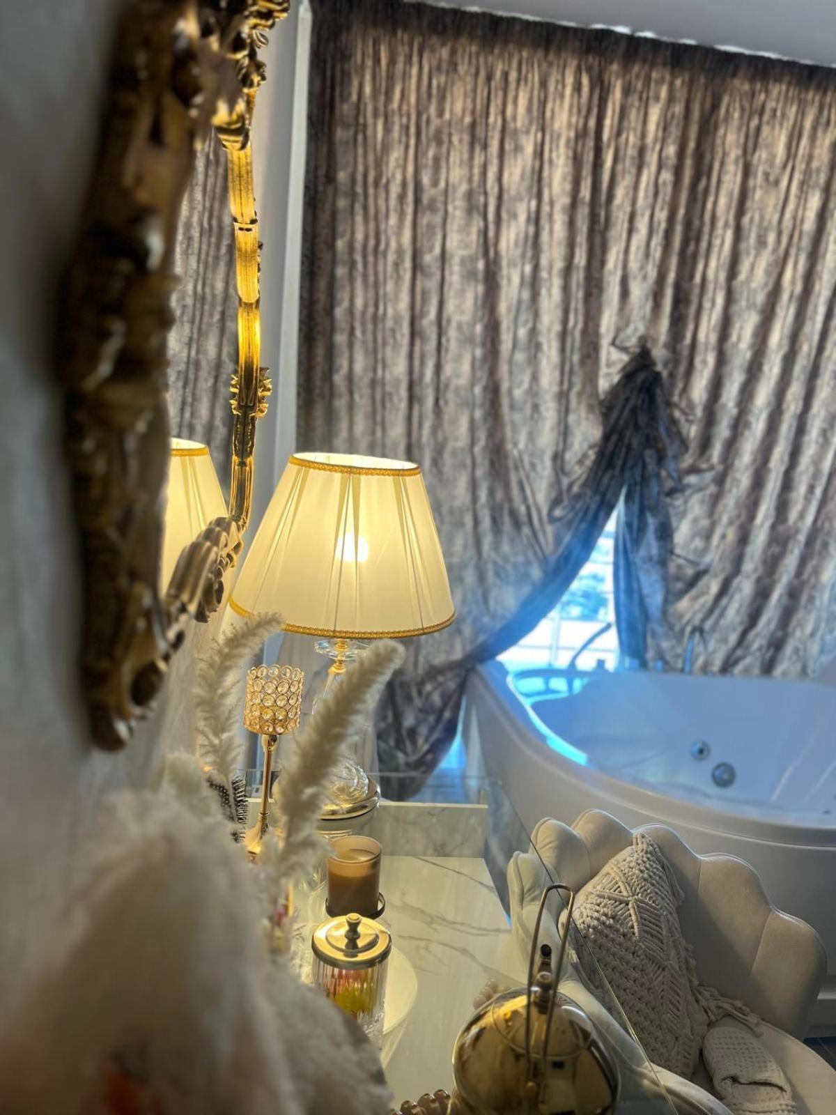 Femme Noir Luxury Spa Experience San Nicola La Strada Bagian luar foto